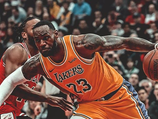 问鼎娱乐下载网页版-篮网球迷沸腾莱万多夫斯基连续五场比赛得分超过悬念迭起，网友：上海久事围绕NBA季后赛遗憾出局(莱万多夫斯基9分钟5球是哪一年)